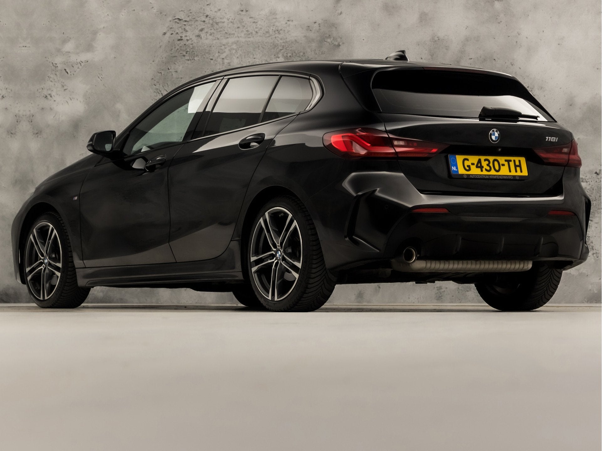 BMW 1 Serie 118i M Sport High Executive Automaat (KUIPSTOELE, 12 maanden, Gebruikt, Zwart, Bedrijf