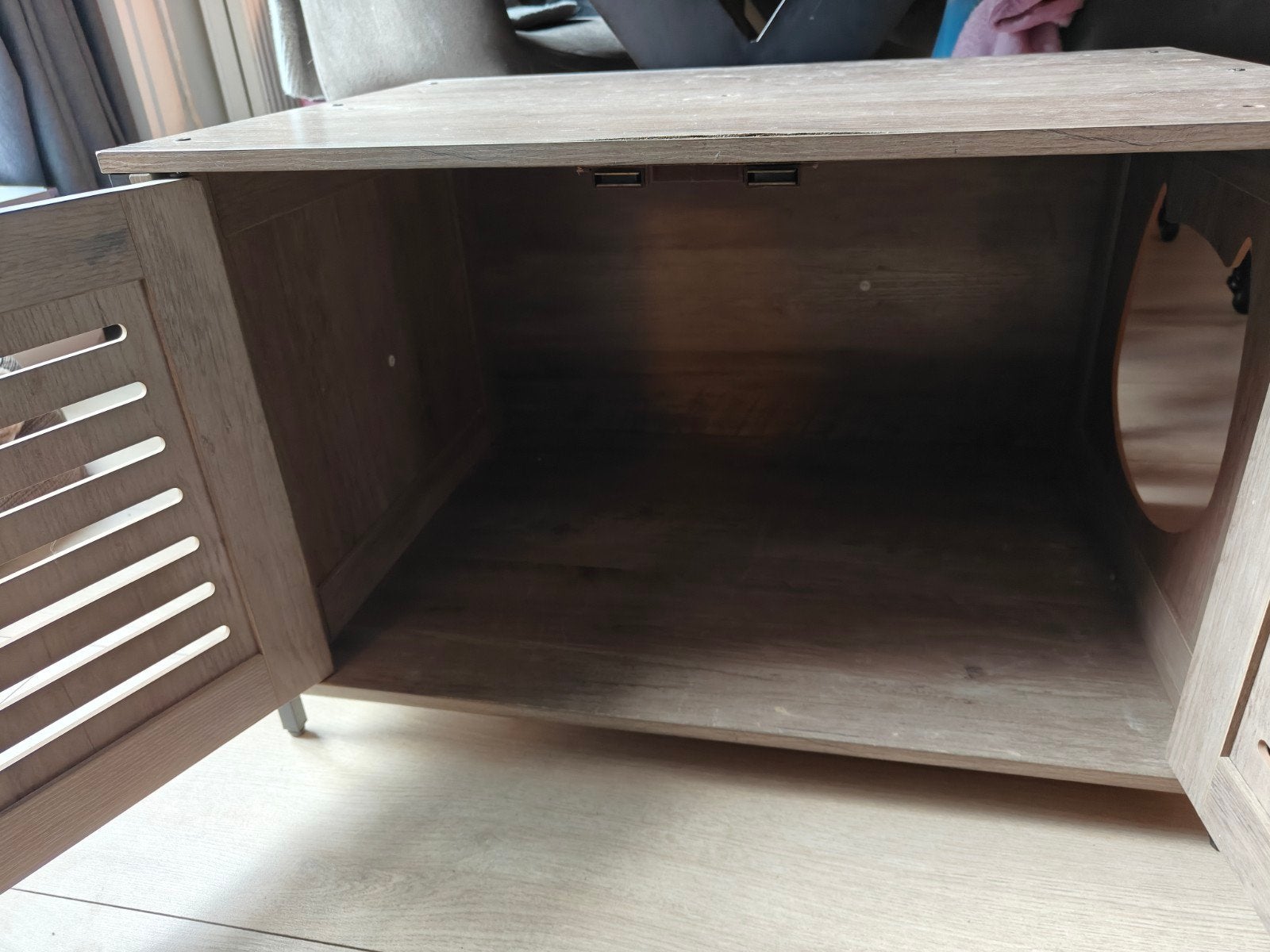 Foto 2 van GRATIS mooie Kattenbak kast