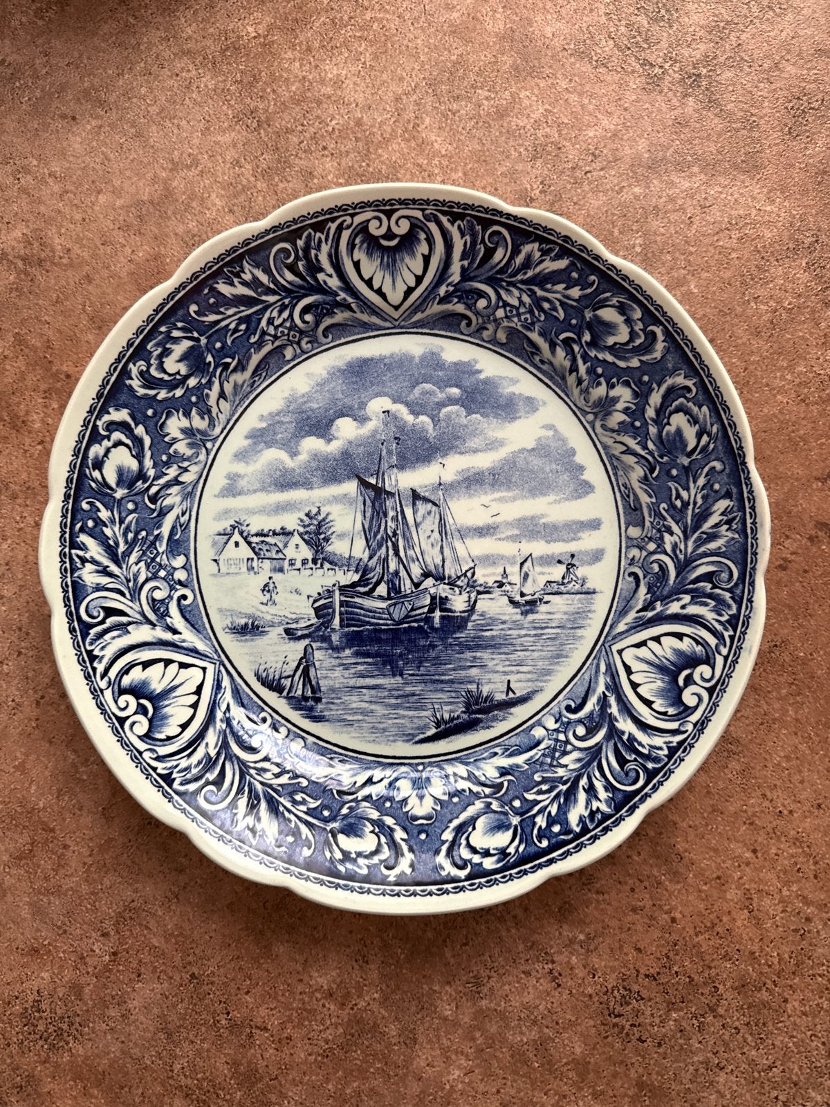 Boch Frères Delfts Blauw Wandbord met Schepen, Ophalen