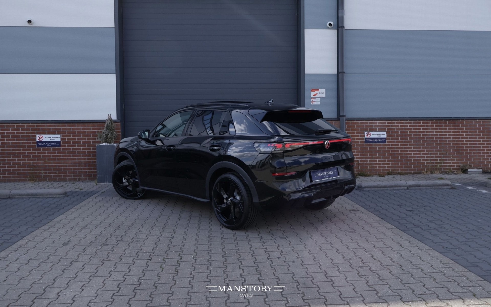 Volkswagen T-Roc 1.5 eTsi Life First Edition, Auto's, Volkswagen, Automaat, Stof, Gebruikt, Zwart