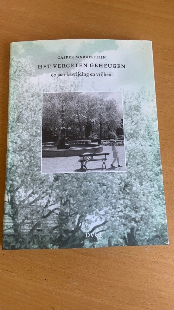 Het vergeten geheugen - 60 jaar bevrijding en vrijheid, Ophalen of Verzenden, Tweede Wereldoorlog, Zo goed als nieuw, Algemeen