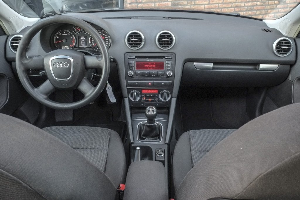 Audi A3 Sportback 1.8 TFSI 160pk Attraction | Panoramadak |, Auto's, Euro 5, 15 km/l, Gebruikt, 1295 kg
