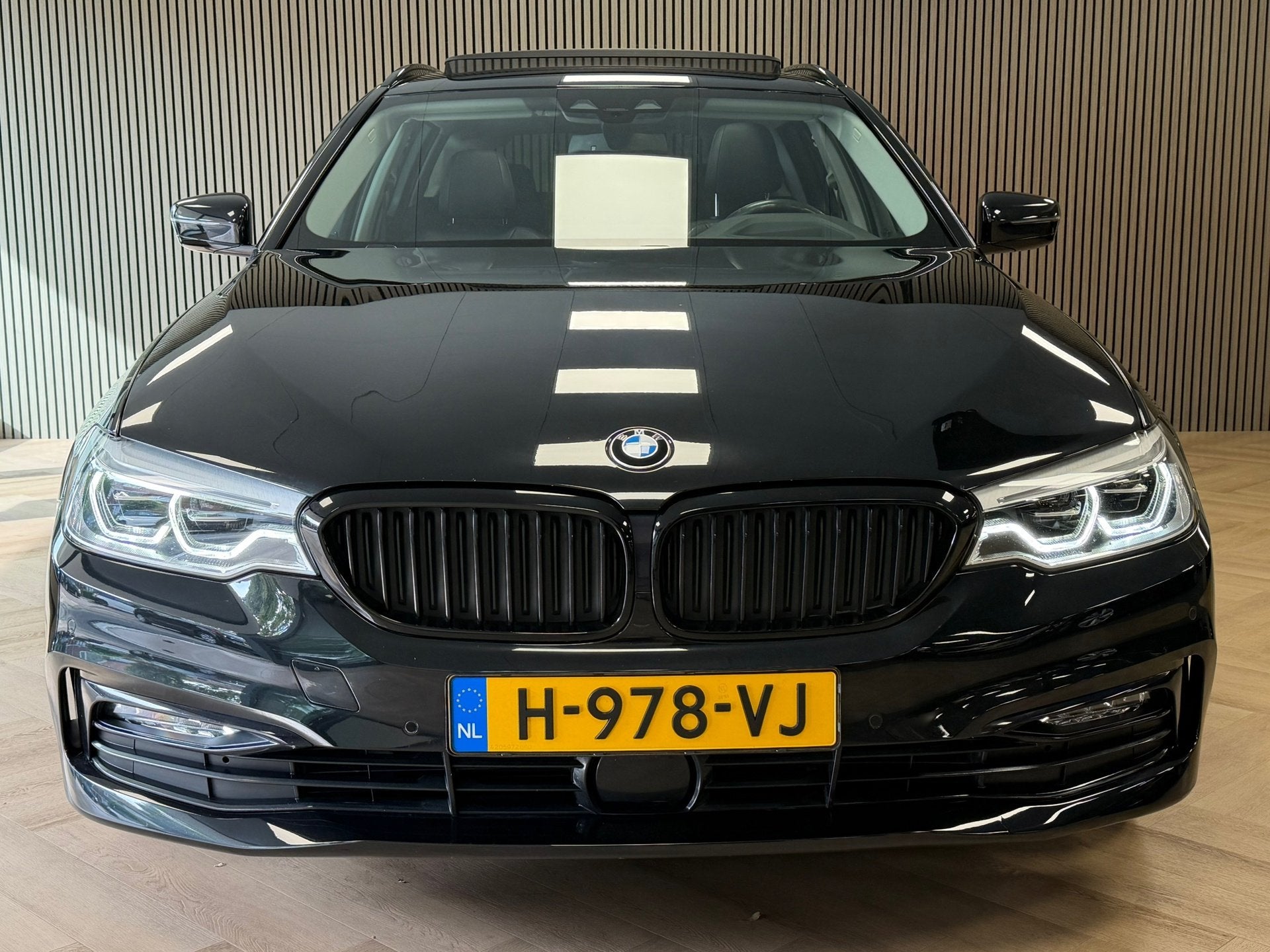 BMW 5-serie Touring 530d High Executive SPORT LINE AUT. PANO, Auto's, BMW, Automaat, Achterwielaandrijving, Gebruikt, Euro 6