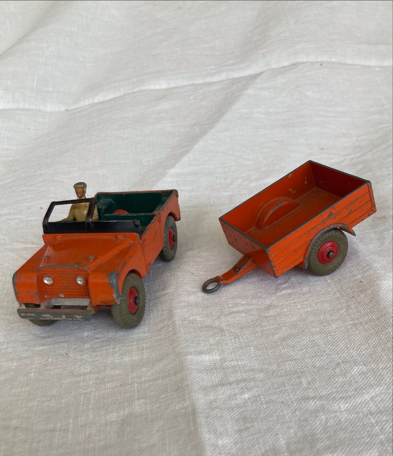 Vintage Dinky Toys Land Rover met aanhanger en chauffeur, Ophalen of Verzenden, Gebruikt