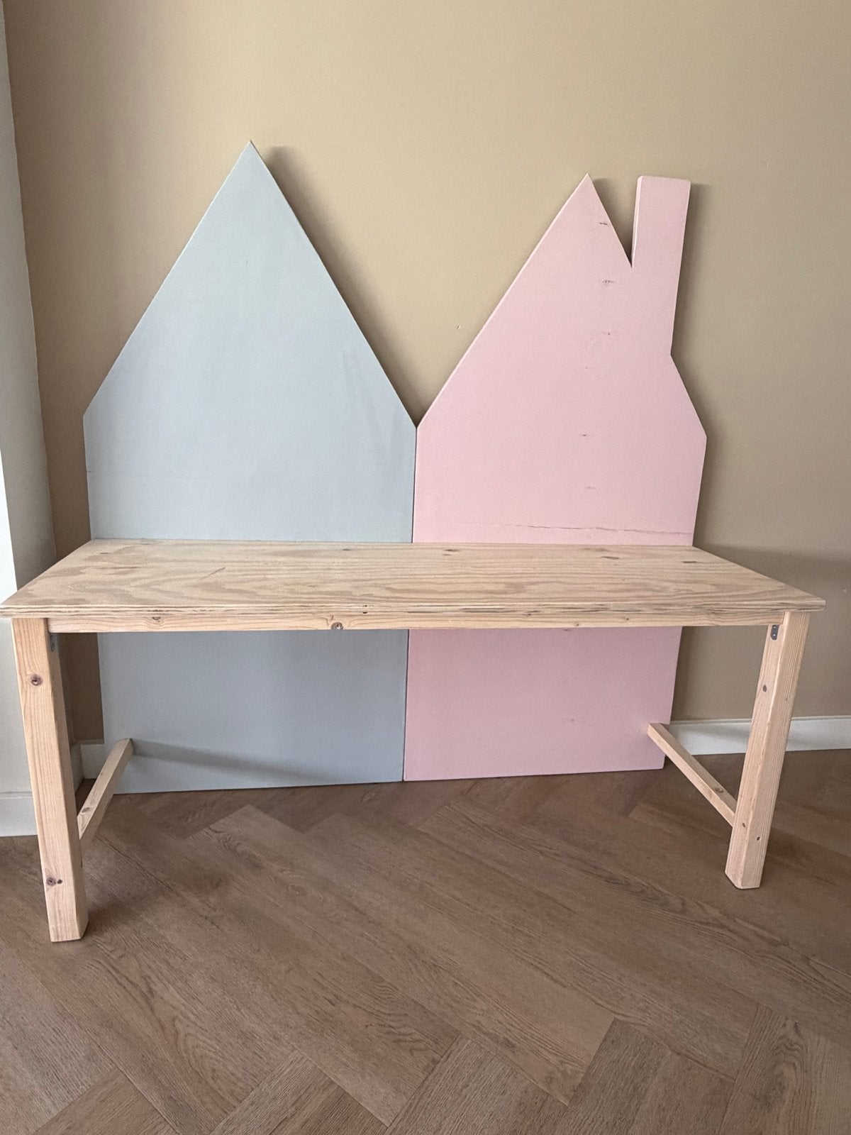 Houten kindertafel met huisjes, Kinderen en Baby's, Kinderkamer | Tafels en Stoelen, Ophalen, Gebruikt
