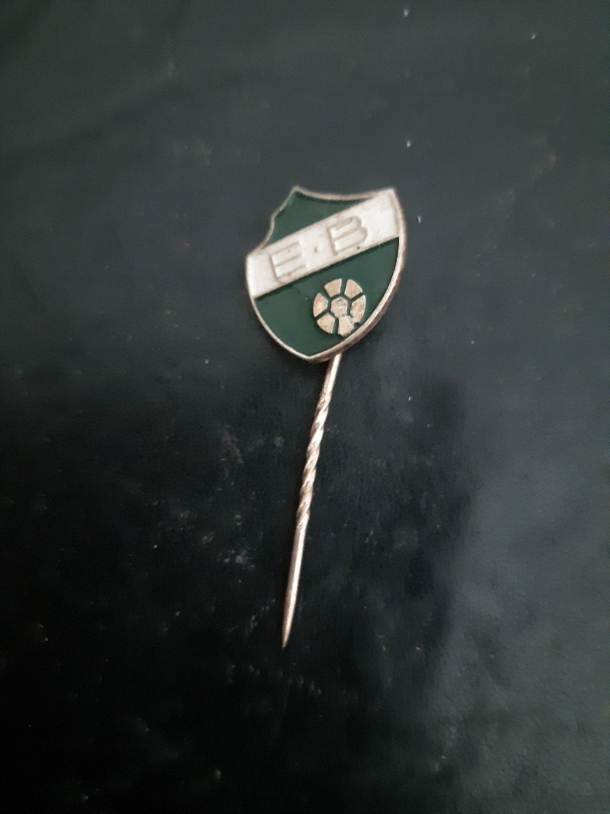Speldje E.B, Ophalen of Verzenden, Zo goed als nieuw, Sport, Speldje of Pin