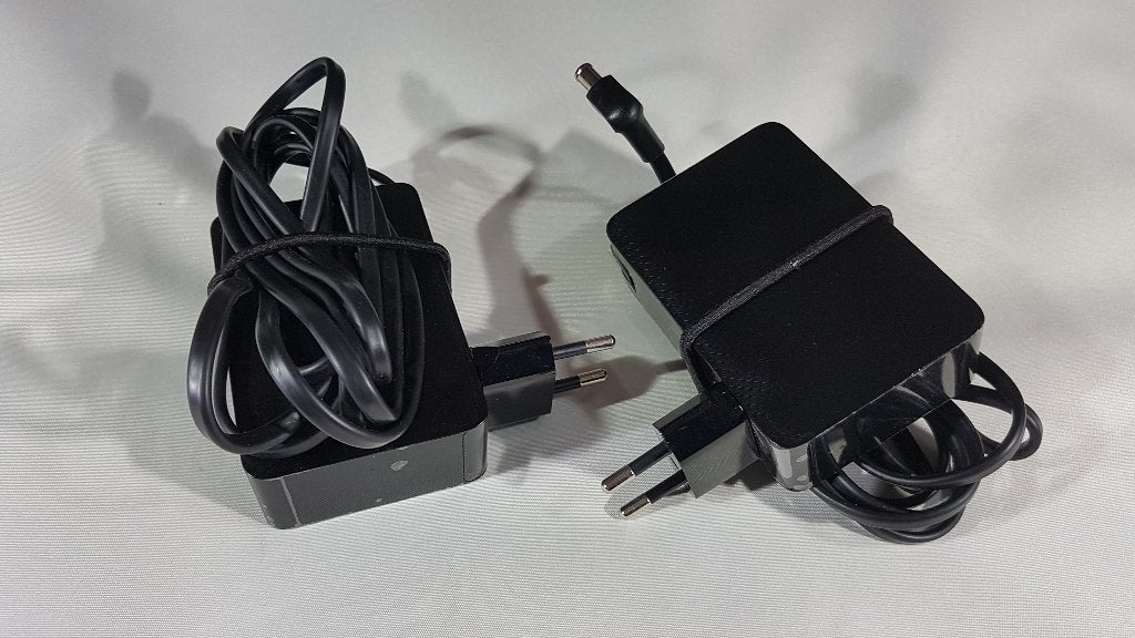 2x Nieuwe Samsung voedingen 19v - 3.1A 59w per stuk 10 euro., Ophalen of Verzenden, Zo goed als nieuw, Samsung