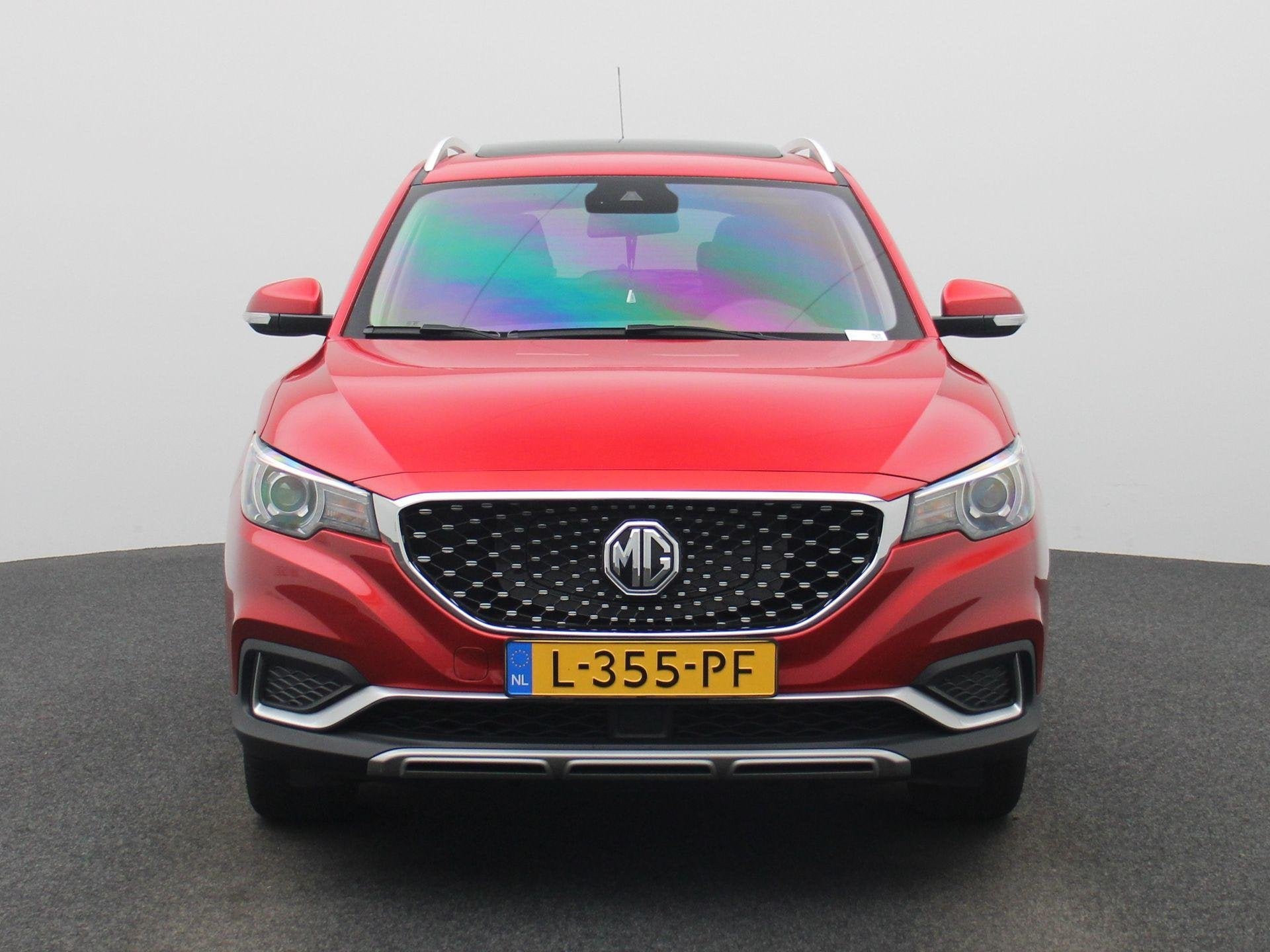 MG ZS EV Luxury 45 kWh | Panoramadak | Leder | Apple Carplay, Auto's, Gebruikt, 143 pk, ZS, 1507 kg