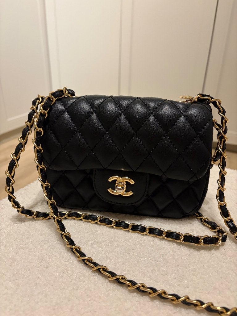 Zwarte kleine tas gouden chain, Ophalen of Verzenden, Gebruikt, Zwart, Schoudertasje