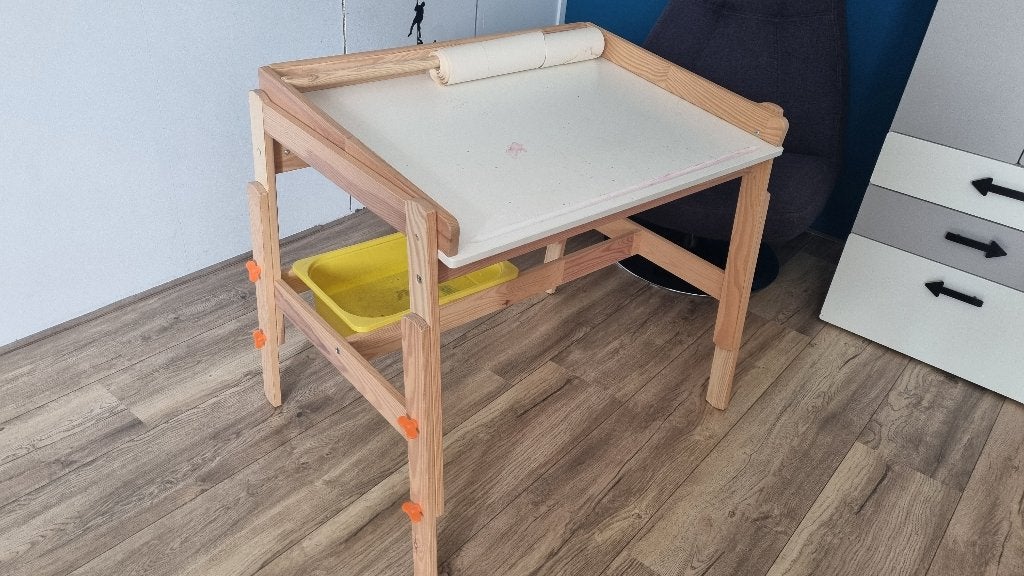 IKEA Flisat bureau, in hoogte verstelbaar, Kinderen en Baby's, Kinderkamer | Tafels en Stoelen, Ophalen, Gebruikt, Tafel(s)