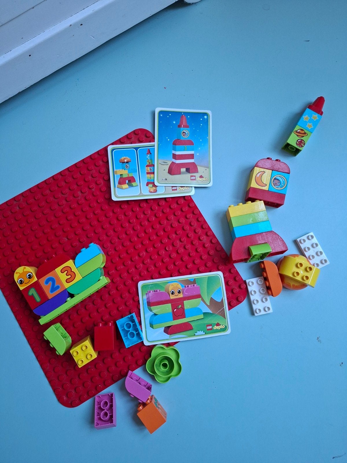 Duplo Rode Grondplaat met Vlinder, Slak en Raket sets, Gebruikt, Ophalen of Verzenden, Duplo, Meerdere sets
