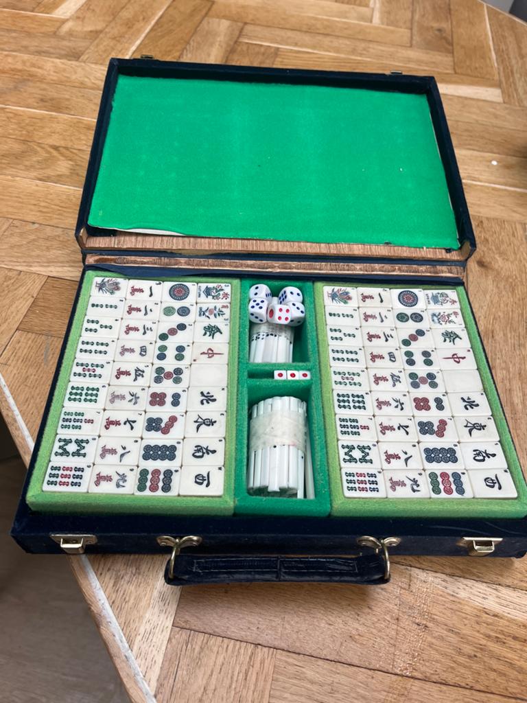 Vintage Mahjong spel in koffer - Compleet met dobbelstenen, Hobby en Vrije tijd, Gezelschapsspellen | Overige, Ophalen of Verzenden