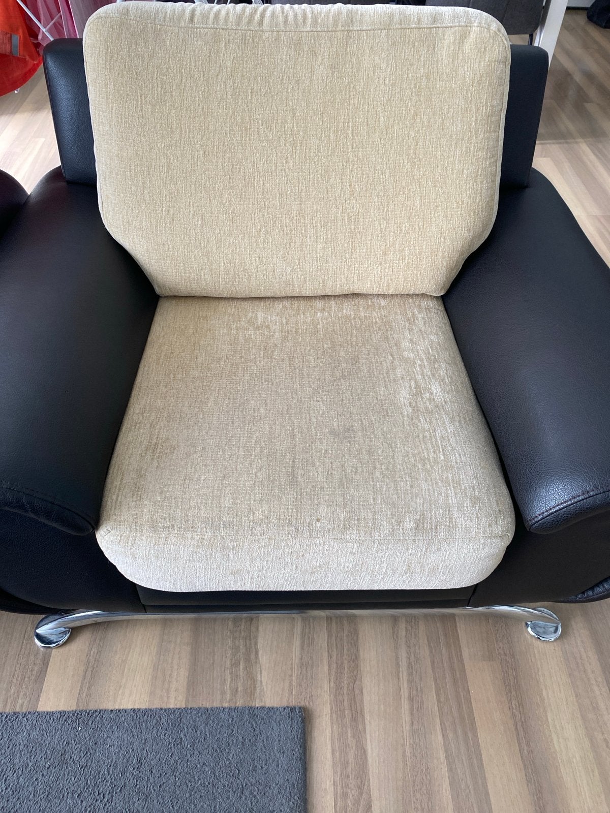 Eenpersoonsbank zwart/beige - Comfortabel en stijlvol, Gebruikt, Eenpersoons, Verzenden, 75 tot 100 cm