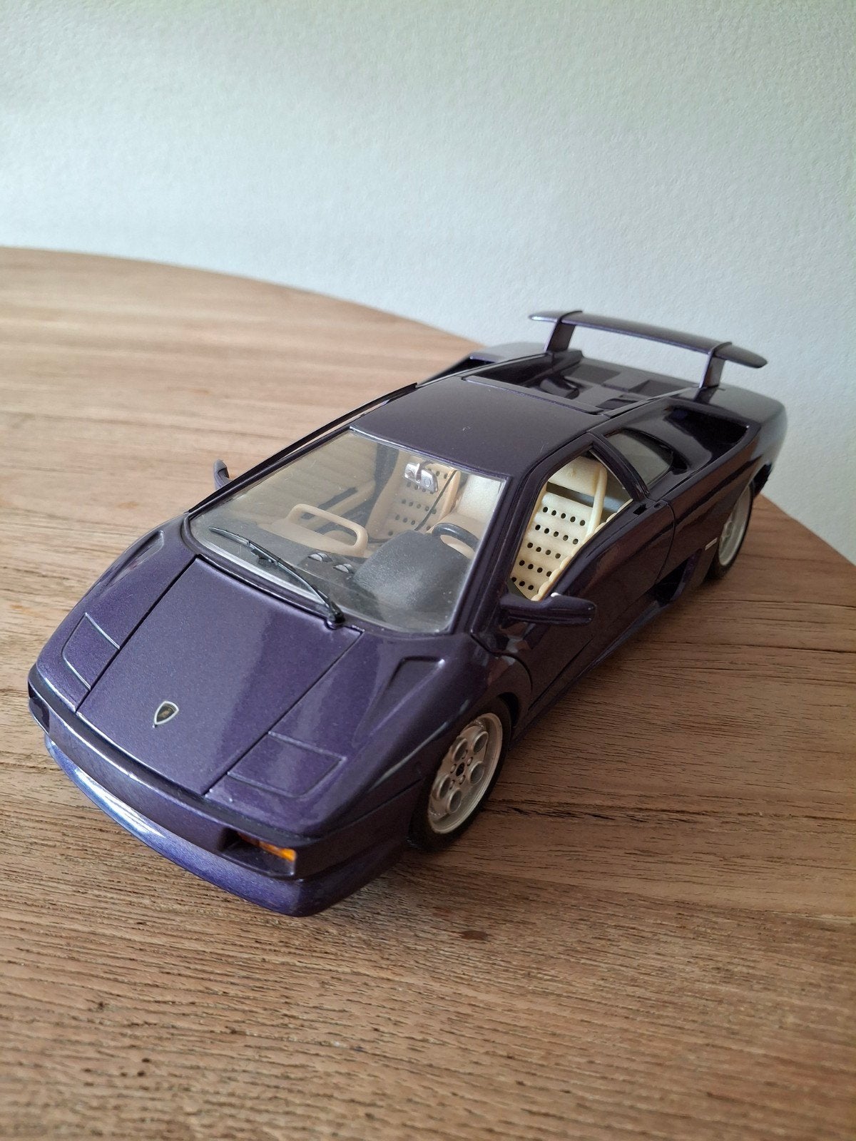 Burago Lamborghini Diablo 1990 - Paars schaalmodel, Hobby en Vrije tijd, Modelbouw | Auto's en Voertuigen, Zo goed als nieuw, Auto