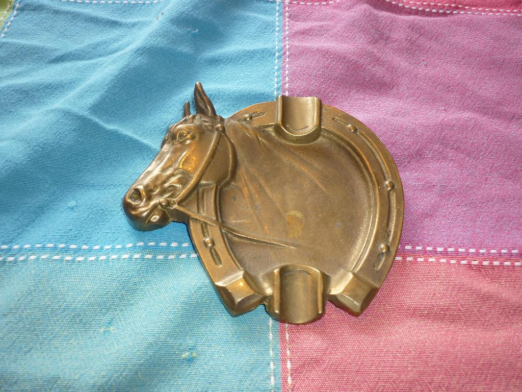 Vintage messing asbak in de vorm hoefijzer met paardenhoofd, Ophalen of Verzenden, Gebruikt, Asbak