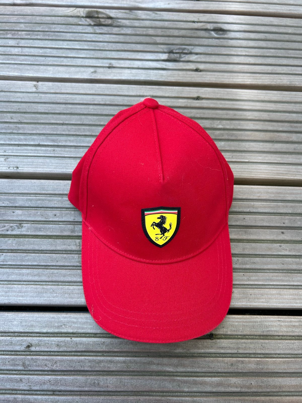 Nieuwe Ferrari Pet rood, Ophalen of Verzenden, Nieuw, One size fits all, Pet