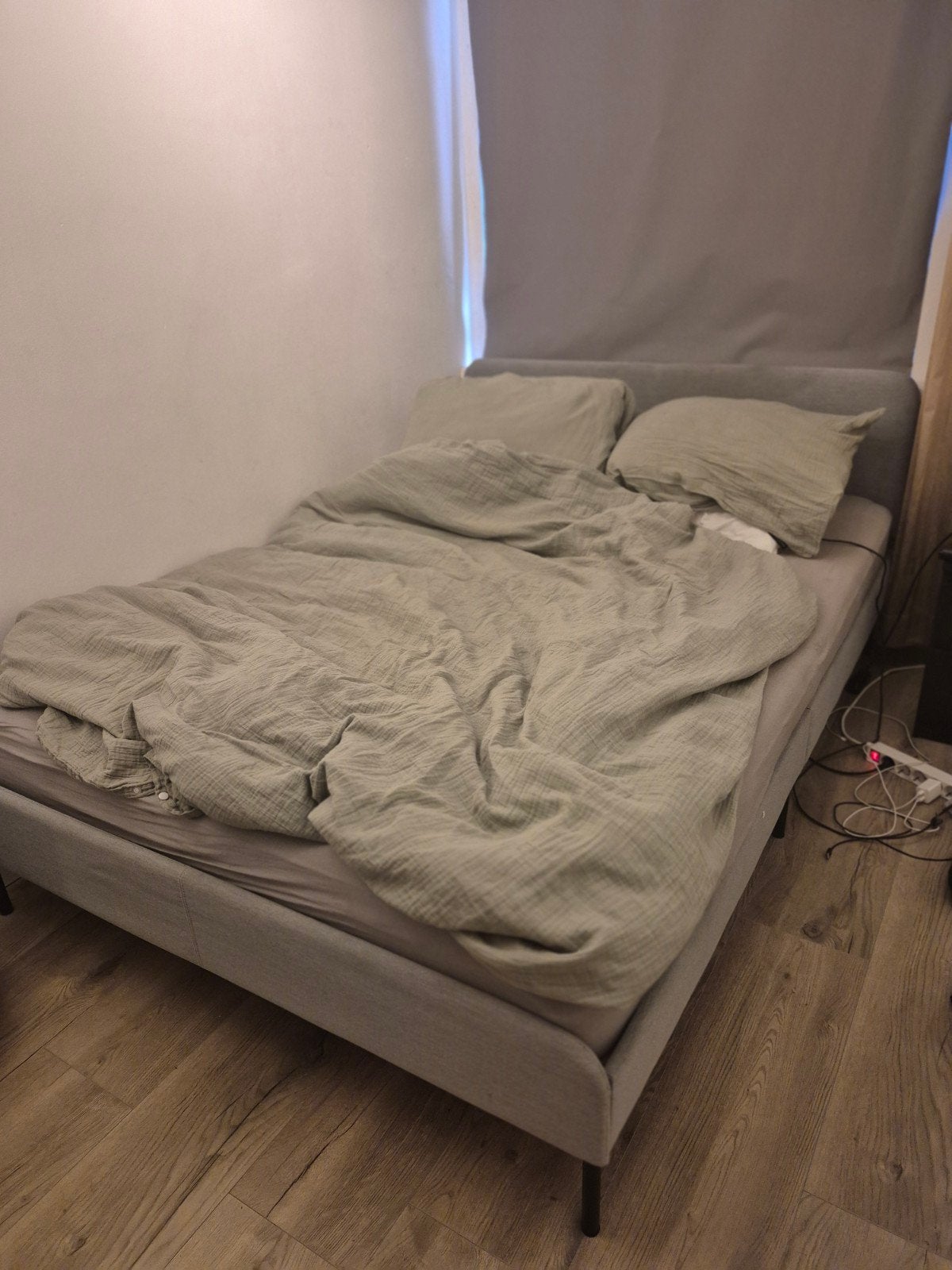 Tweepersoonsbed met stoffen bekleding - Grijs, Ophalen, Gebruikt, Tweepersoons, 140 cm