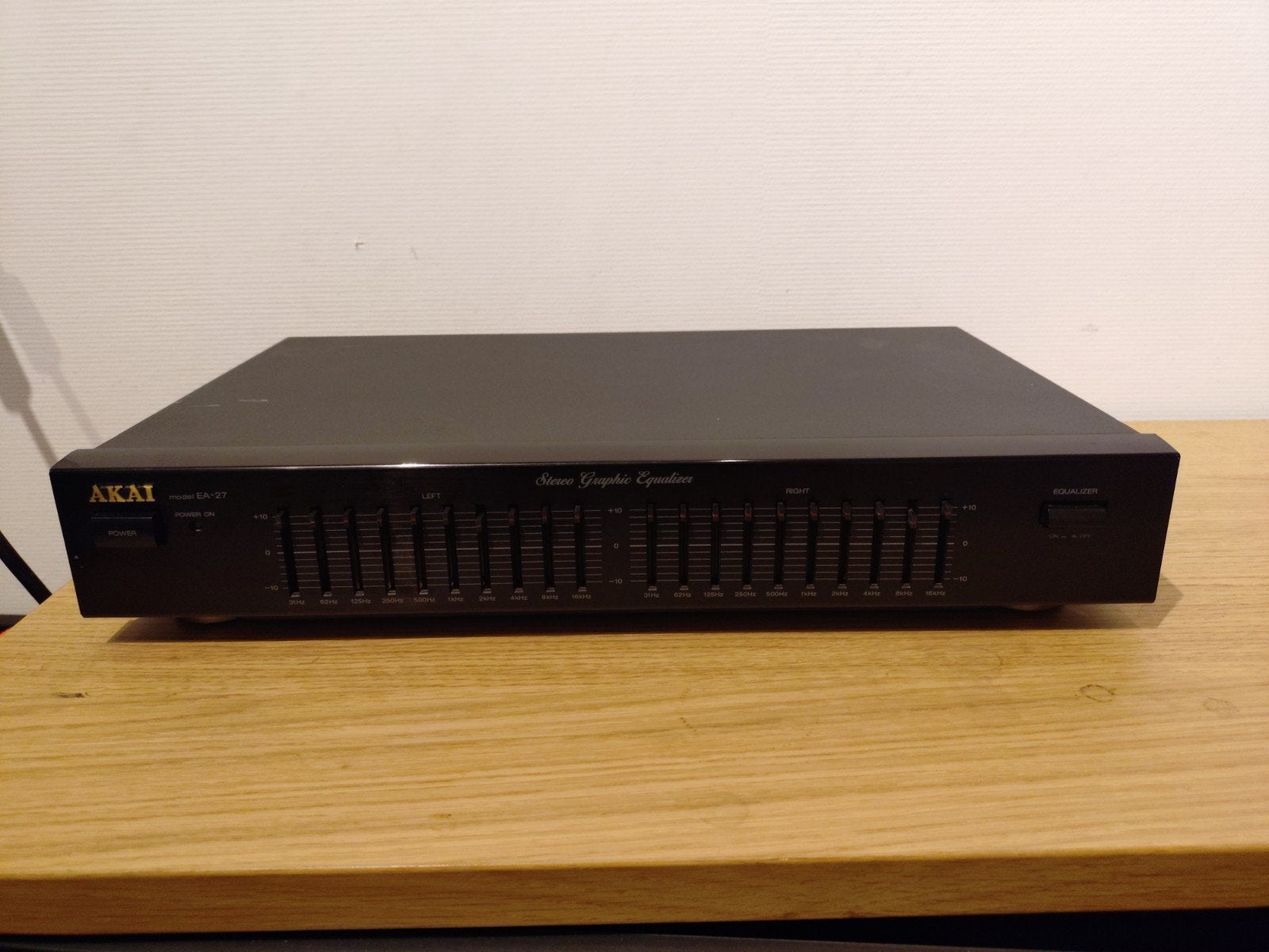 Akai Model EA–27 Stereo Graphic Equalizer, Ophalen, Zo goed als nieuw, Stereo, Overige merken