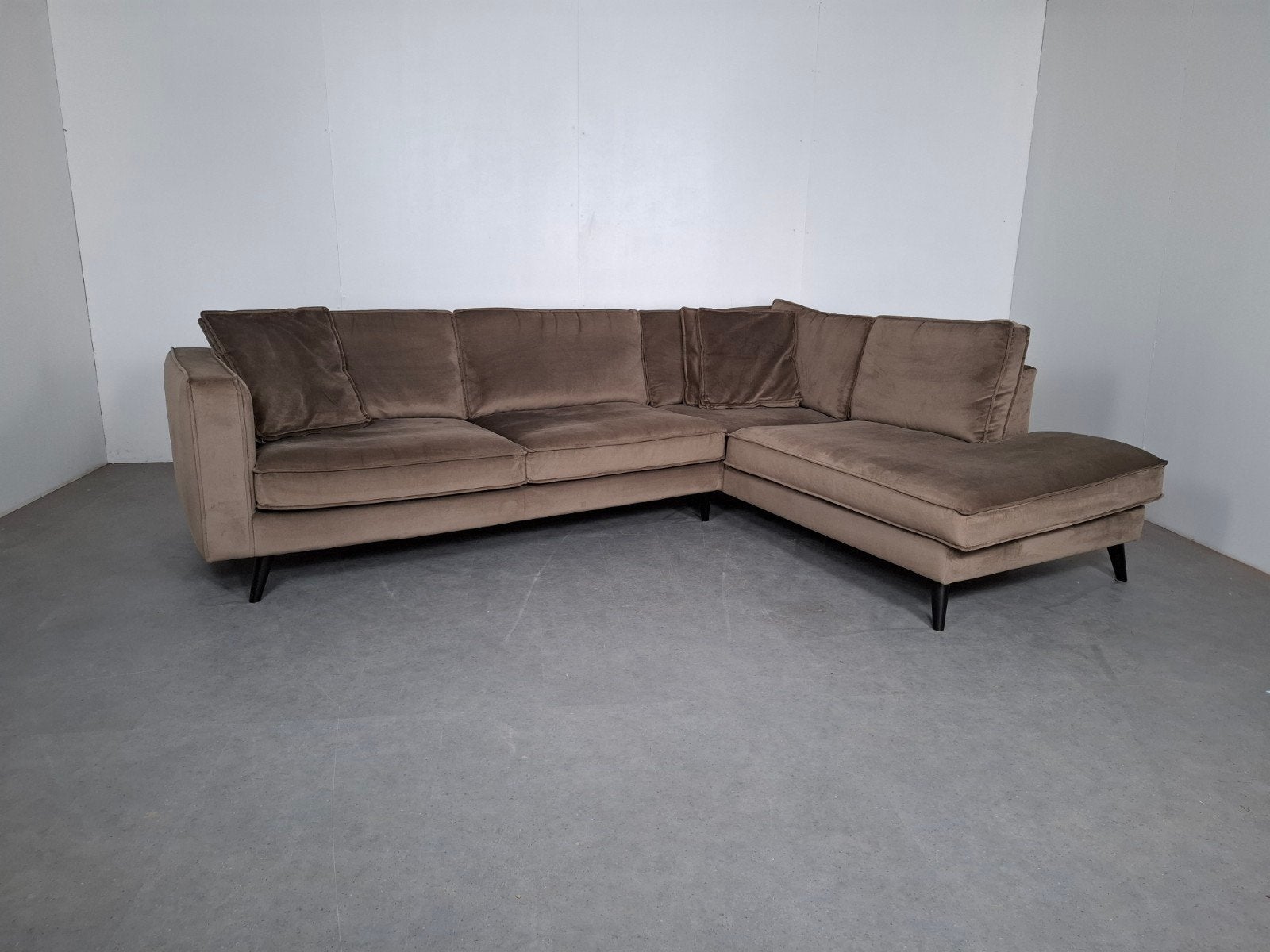 Goossens Hoekbank Taupe | GRATIS BEZORGING | Gereinigd, 250 tot 300 cm, Hoekbank, Ophalen of Verzenden, Zo goed als nieuw