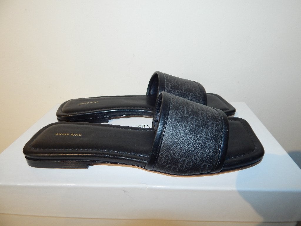 Anine Bing leren slippers brede band merk monogram print37, Zwart, Nieuw, Anine Bing, Sandalen of Muiltjes