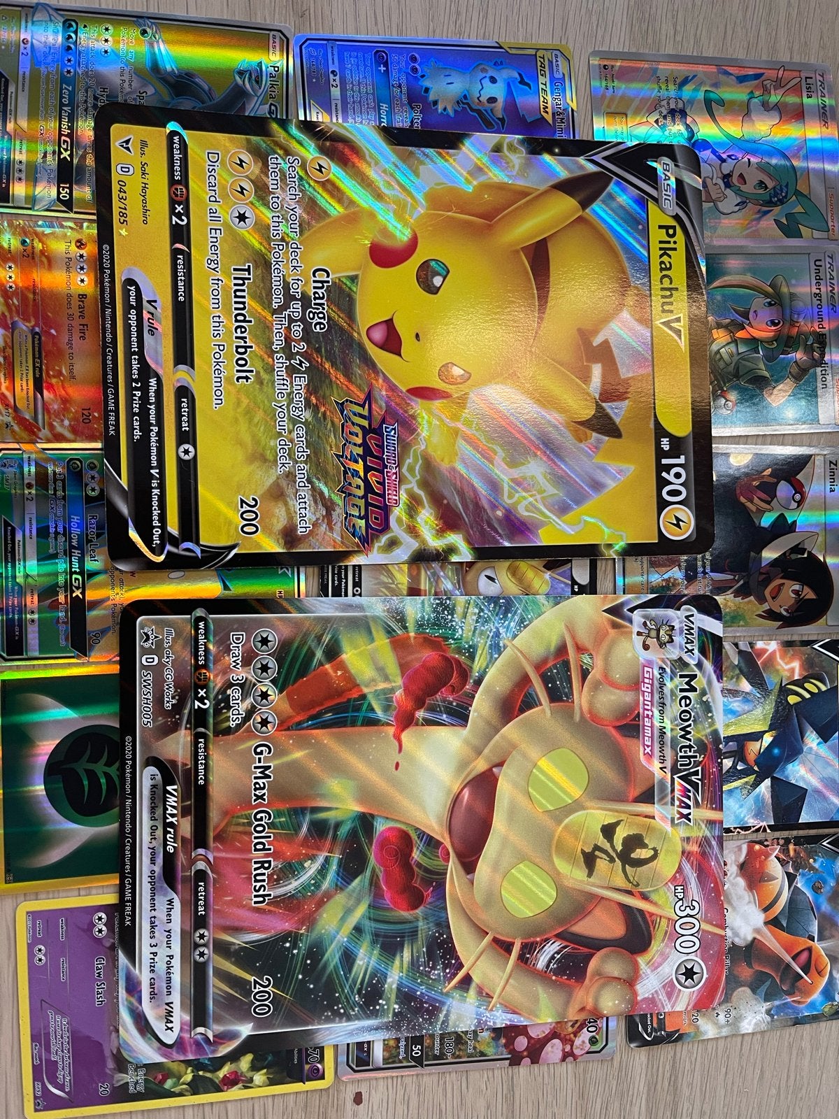 2 Grote Pokémon Kaarten: Pikachu V en Meowth VMAX, Ophalen of Verzenden, Zo goed als nieuw, Meerdere kaarten, Foil