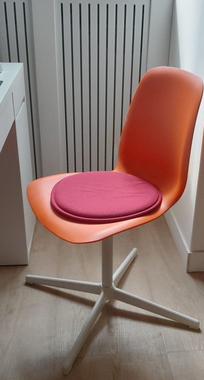 nette oranje bureaustoel met een wit onderstel, Ophalen, Zo goed als nieuw, Overige kleuren, Bureaustoel