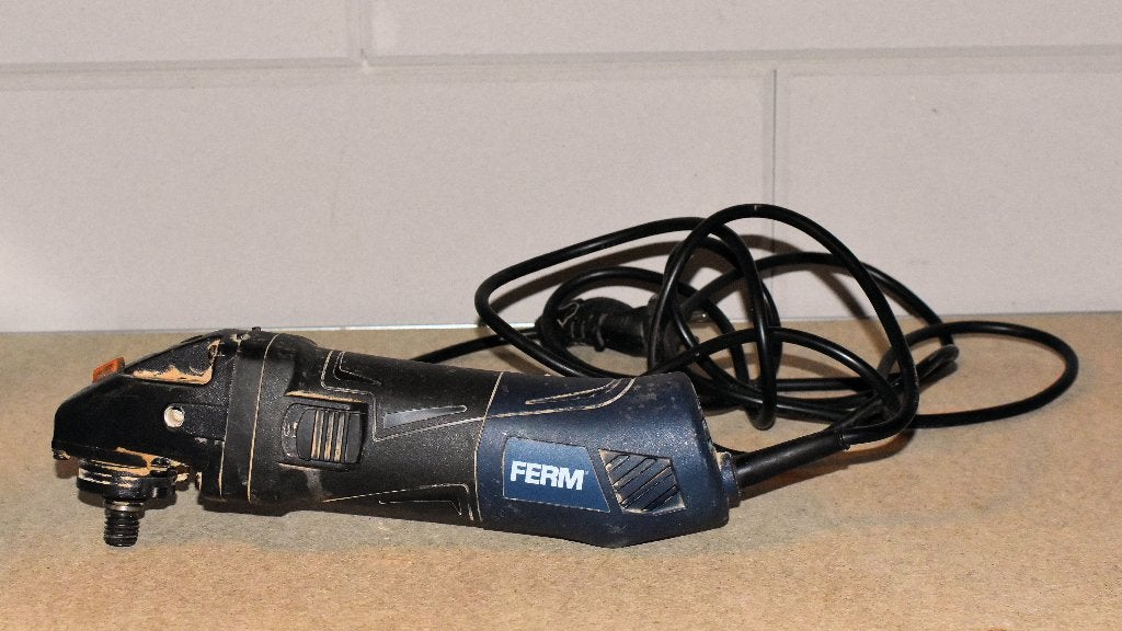 Ferm AGM1087 slijptol met toebehoren, Ophalen of Verzenden, Gebruikt, 700 tot 1000 watt, Haakse handslijpmachine