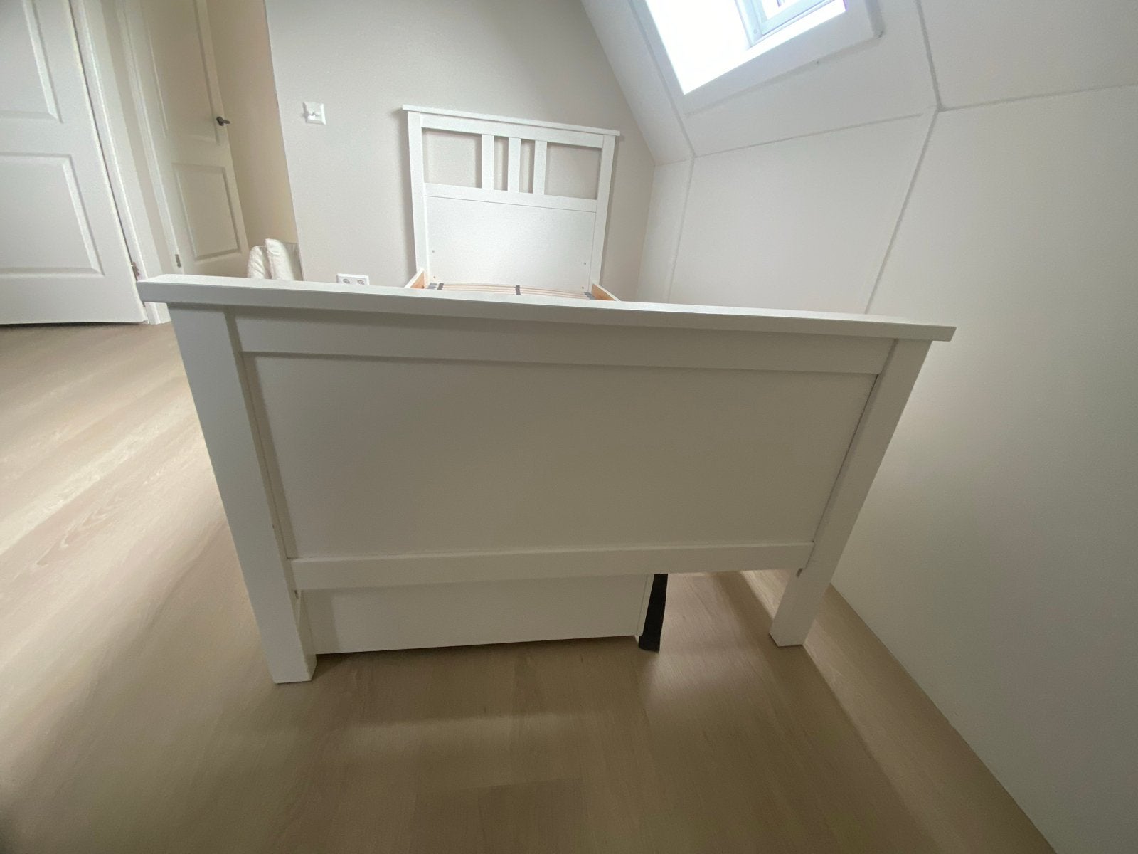 Ikea 1-persoons bed wit met verstelbare lattenbodem en lades, Ophalen, 90 cm, Eenpersoons, Wit