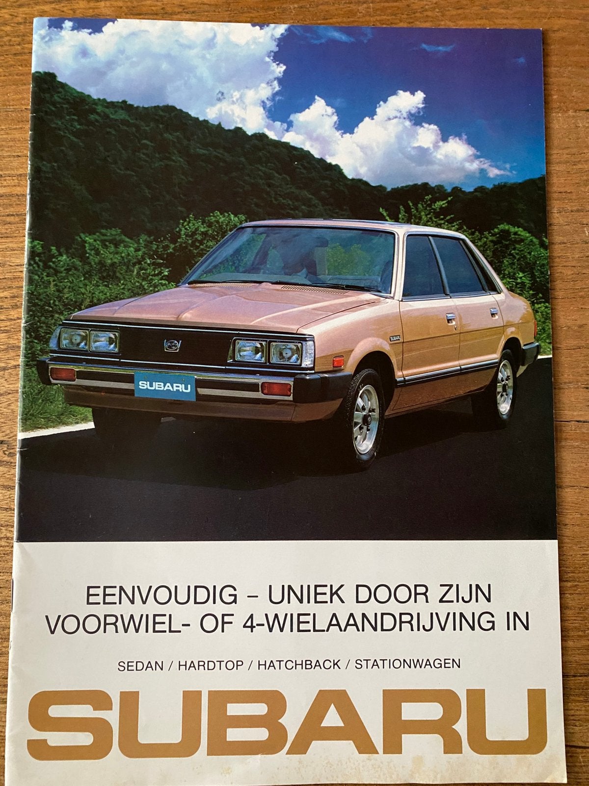 Exclusief  SUBARU - 1982 Autofolder, Verzenden, Zo goed als nieuw, Overige merken