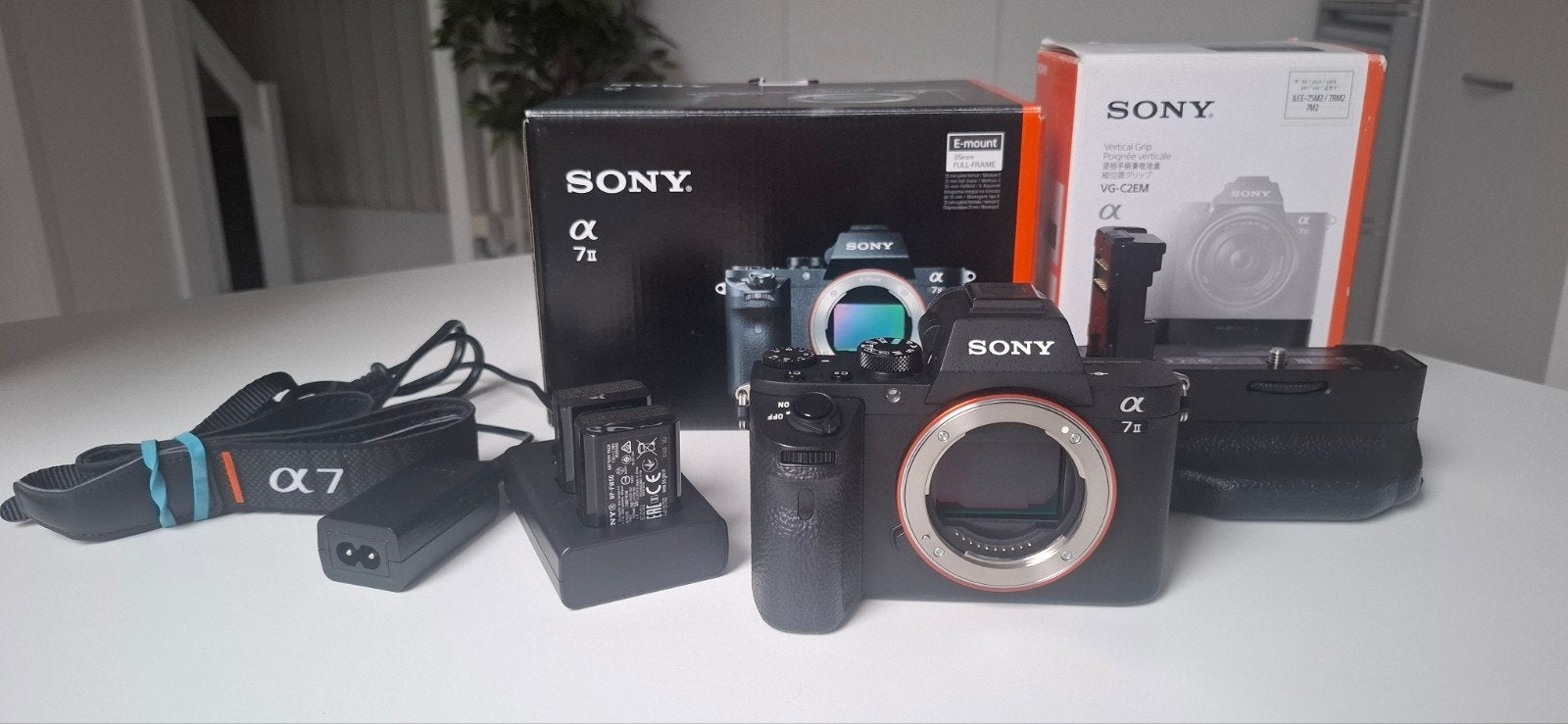 Sony Alpha A7 II Systeemcamera met Batt.grip 2107 shots!, Audio, Tv en Foto, Accu, Ophalen of Verzenden, Zo goed als nieuw, Sony