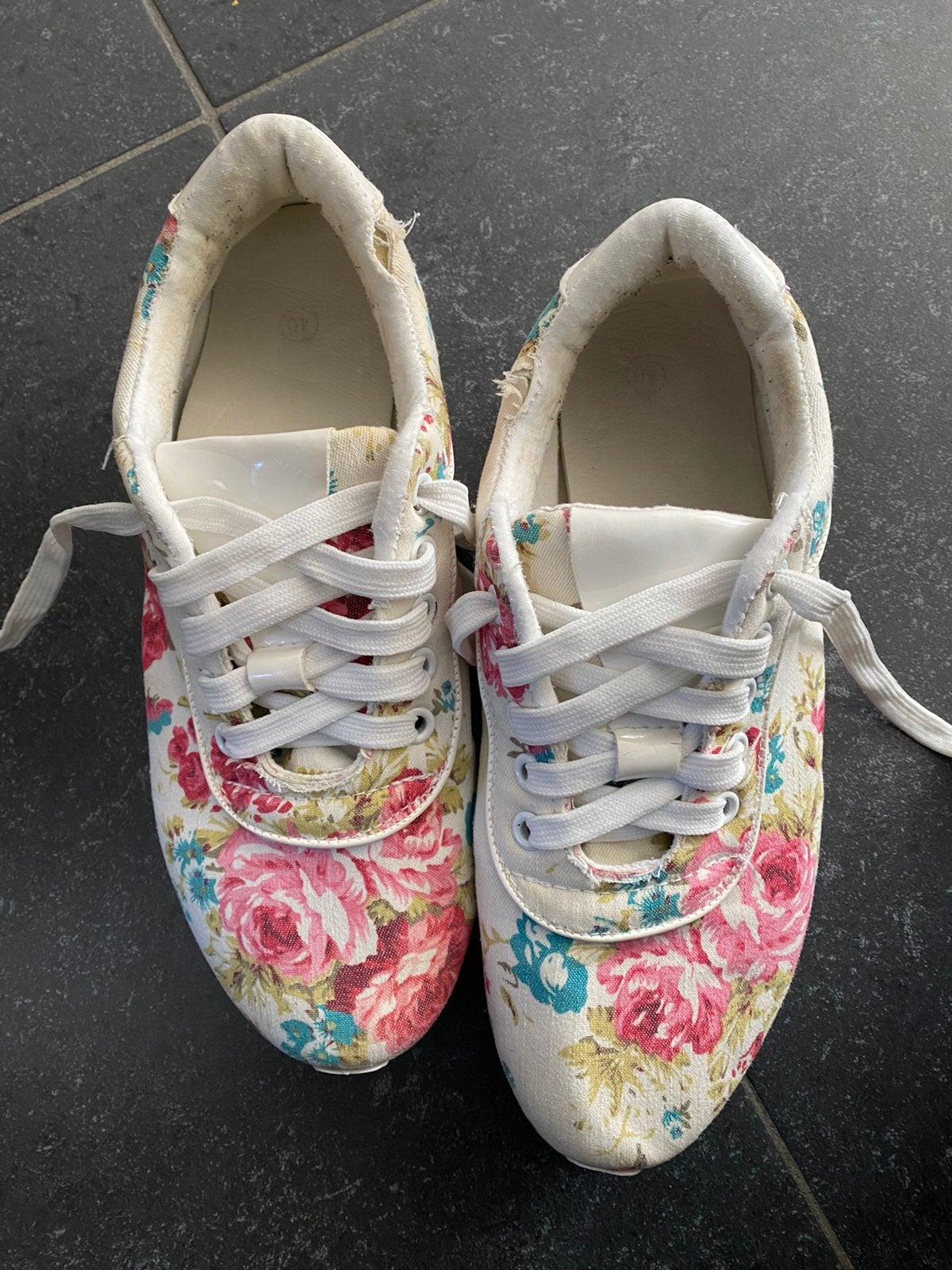 GRATIS Dames schoenen maat 37 / 38, Ophalen, Overige kleuren, Sneakers of Gympen, Zo goed als nieuw