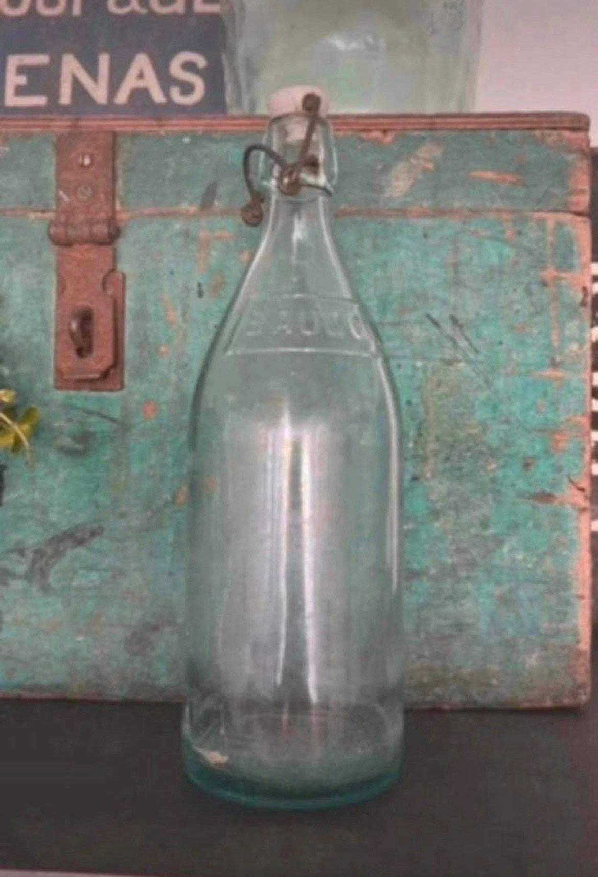 Franse fles met tekst en porseleine dop, Ophalen of Verzenden