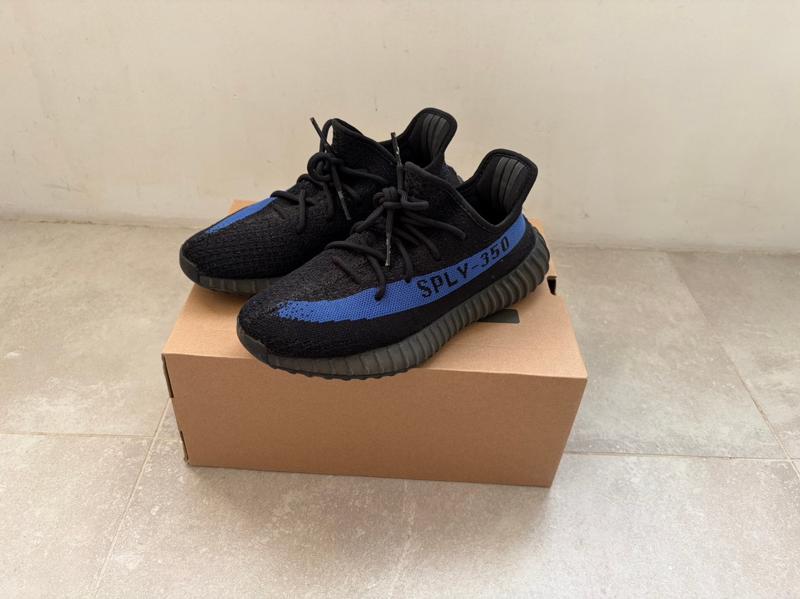 adidas Yeezy Boost 350, Ophalen of Verzenden, Zo goed als nieuw, Zwart