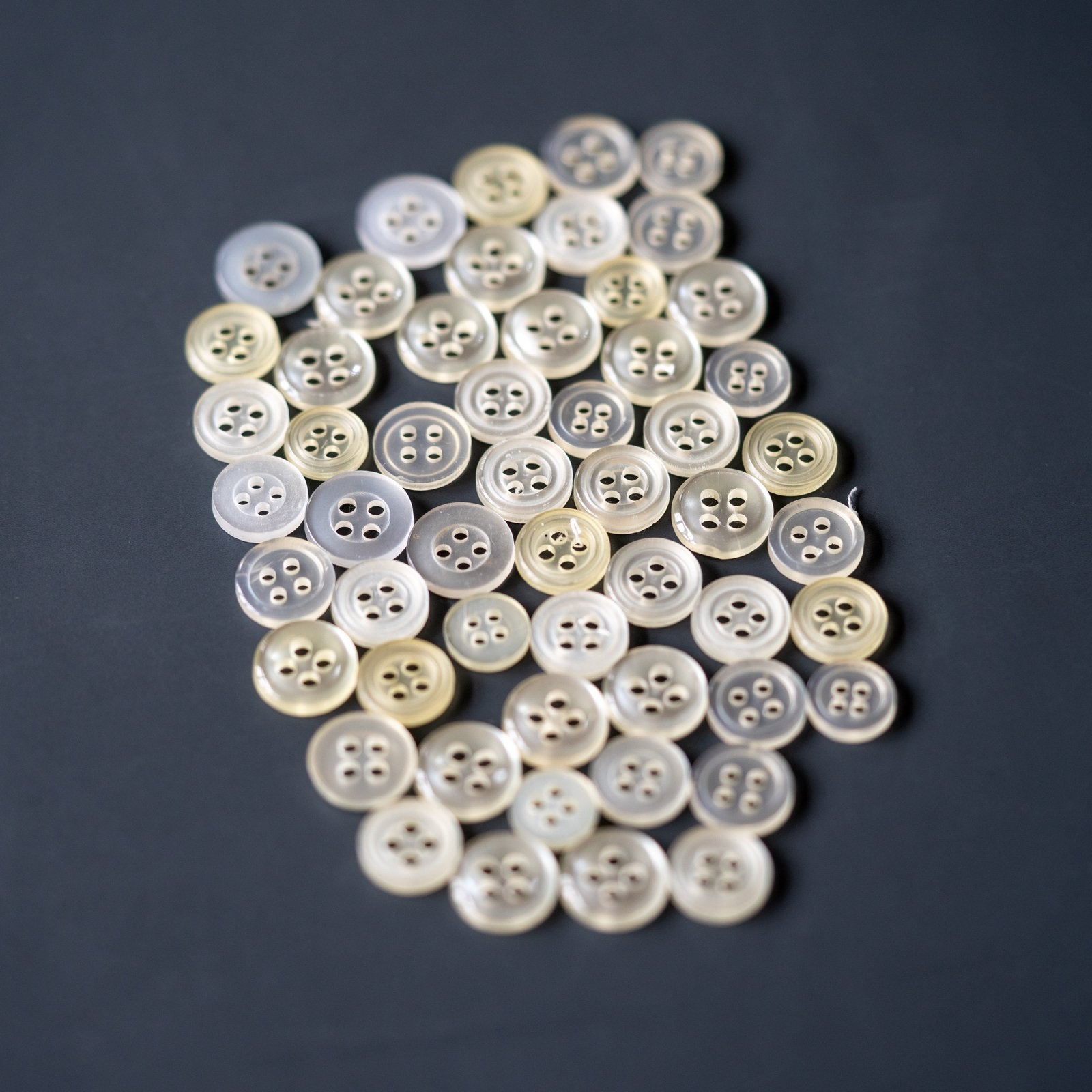 SMILEY KNOOPJES WIT en DOORZICHTIG, Ophalen of Verzenden, Nieuw, Knoop of Knopen