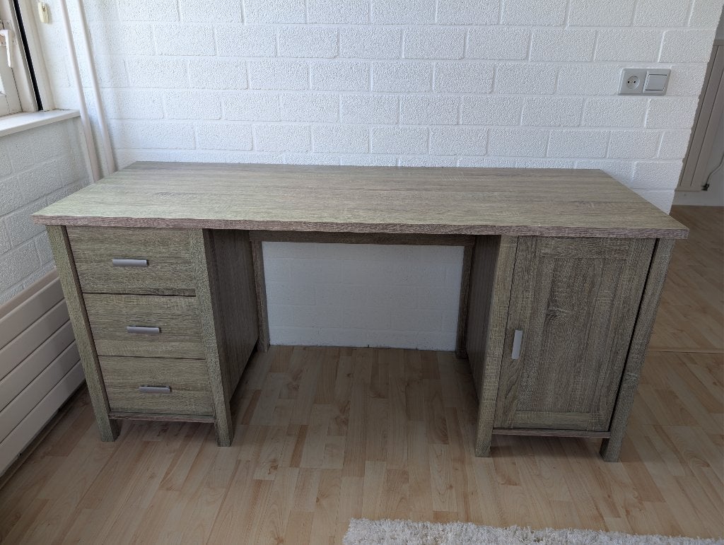 Mooi bureau in grijs/eiken kleur en zeer goede staat., Ophalen, Met lades, 160 cm, Gebruikt