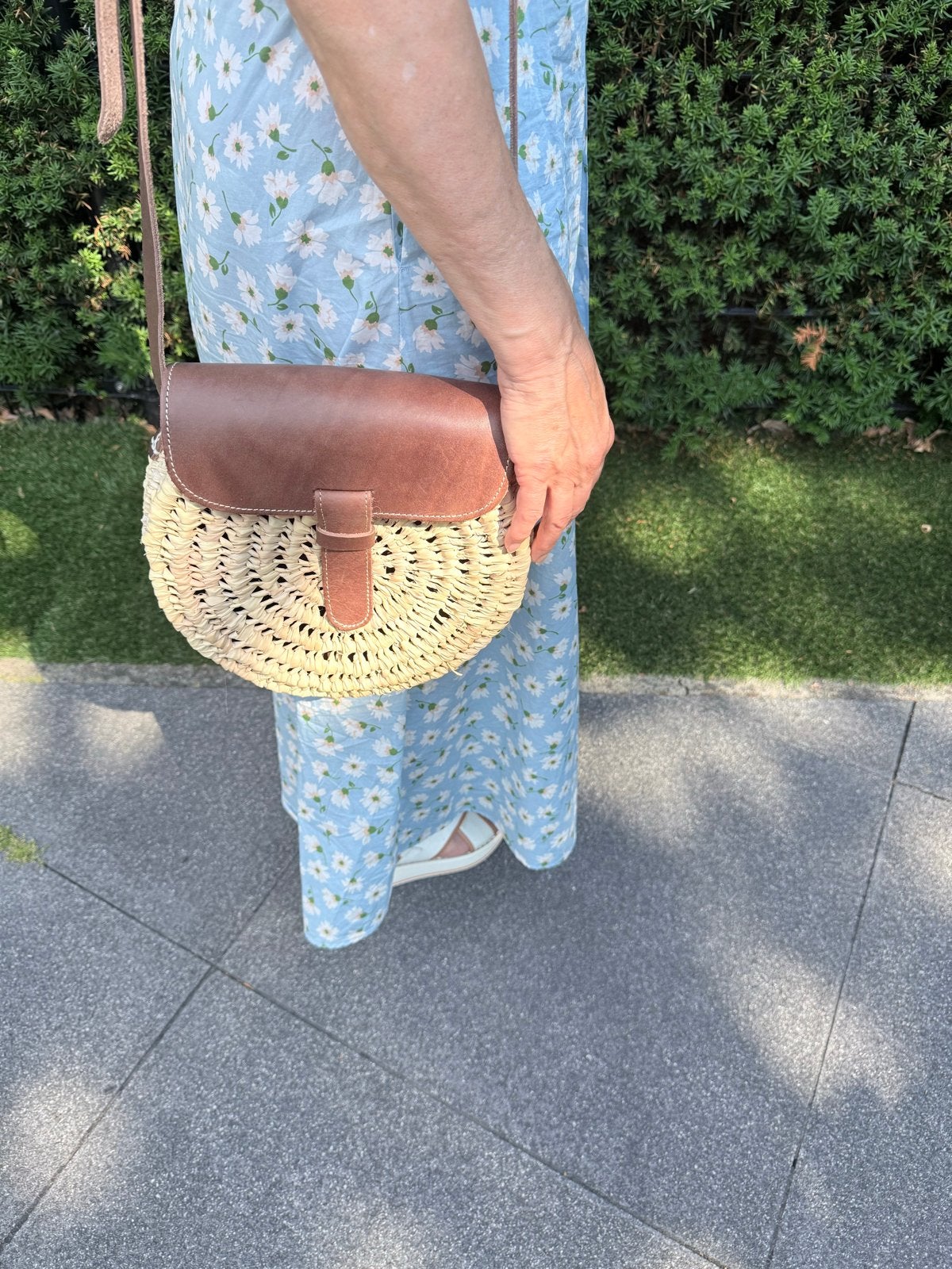 Rotan schoudertasje met leren flap, Ophalen of Verzenden, Gebruikt, Bruin, Schoudertasje