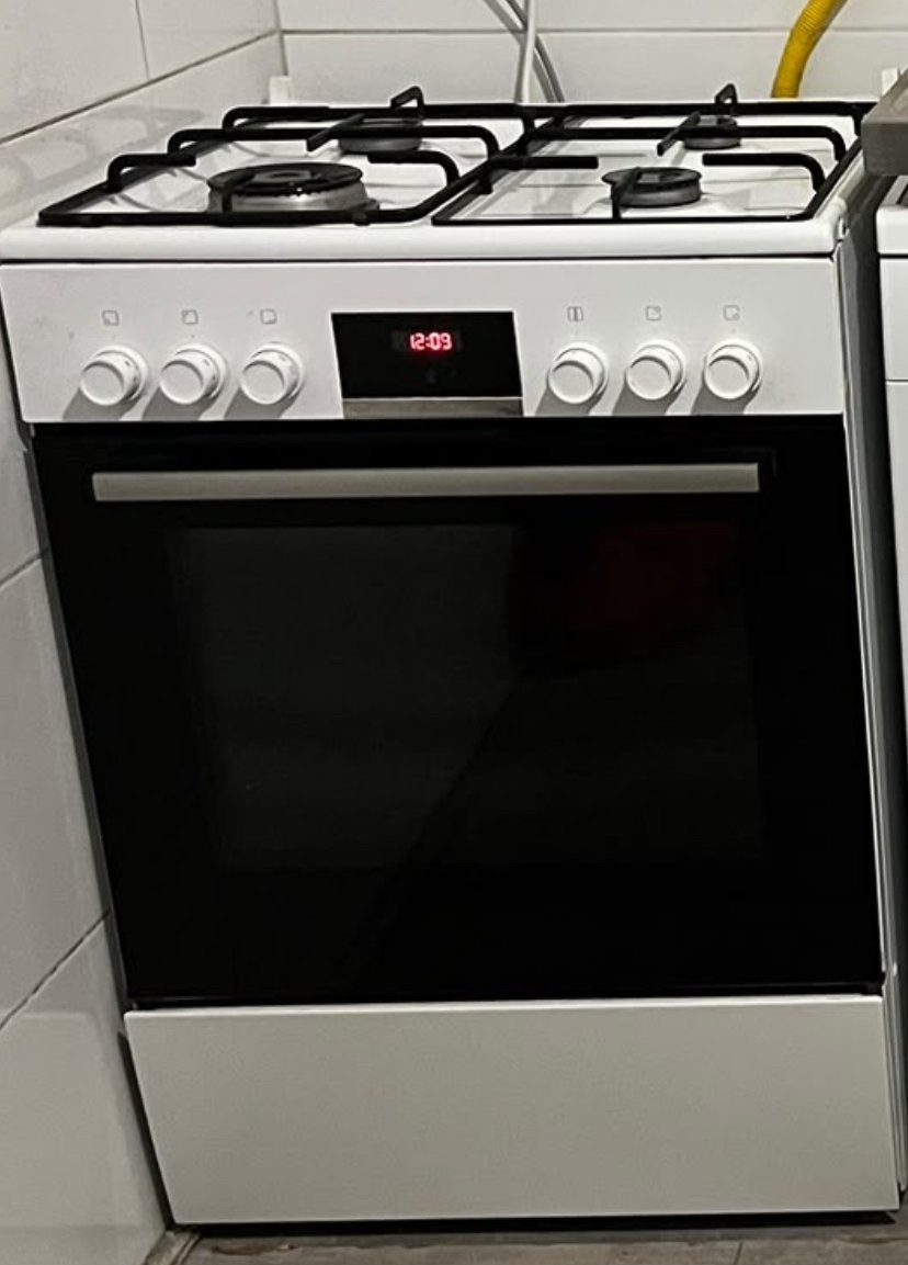 Bosch gasfornuis met oven - lichte roest! Oven werkt niet!!!, Ophalen, Gebruikt, 4 kookzones, Gas