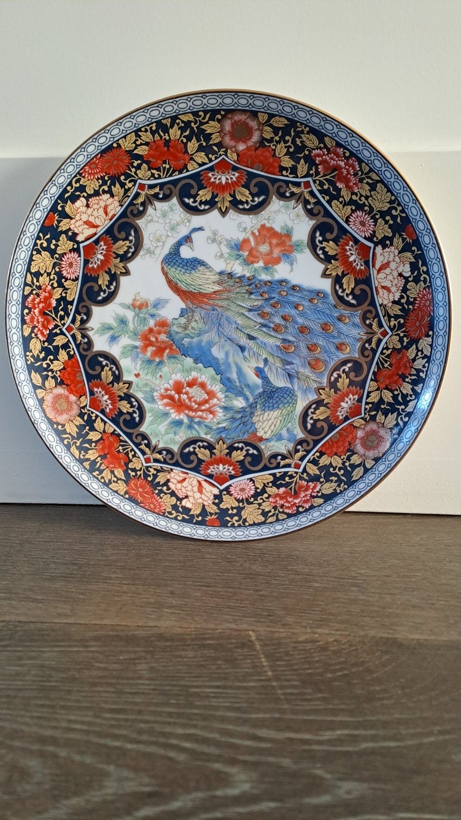 Japans bord van porselein met pauwen en bloemen, Antiek en Kunst, Ophalen of Verzenden