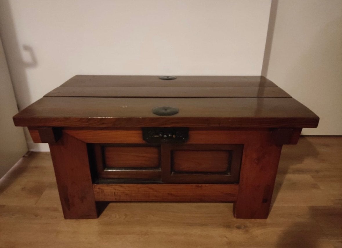 Antiek houten tafeltje met opbergruimte, Ophalen
