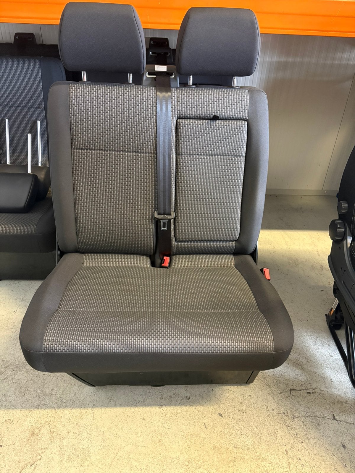 VW TRANSPORTER T6 T6.1 COMFORT BIJRIJDERSBANK BEKERHOUDER, Auto-onderdelen, Interieur en Bekleding, Ophalen, Volkswagen