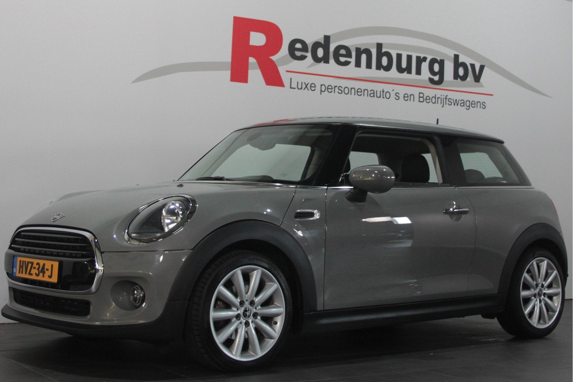MINI Mini 1.5 One - Bluetooth / Parksens. achter / Stoelverw, Auto's, Voorwielaandrijving, Gebruikt, Euro 6, 4 stoelen