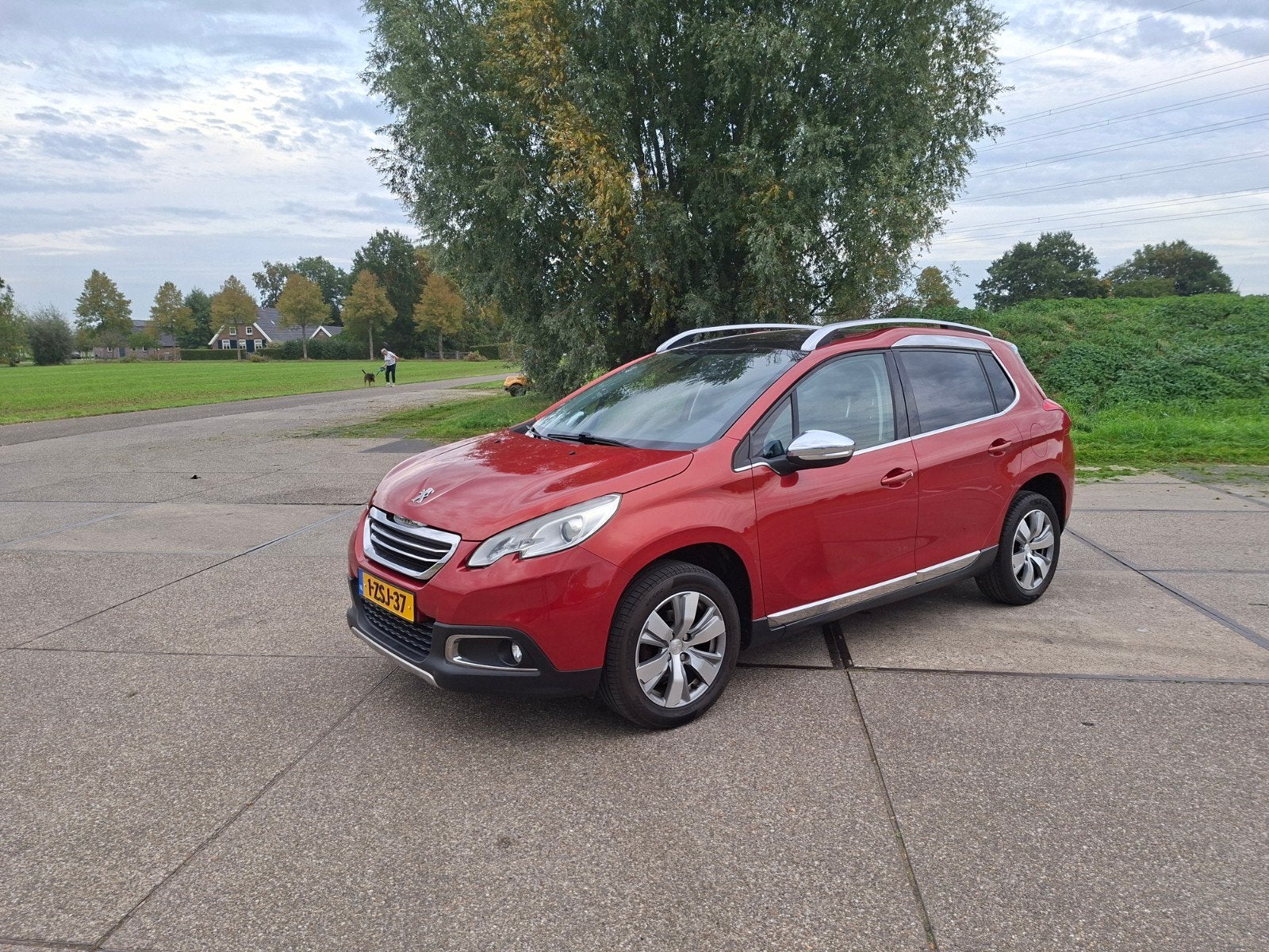 Peugeot 2008 1.2 E-vti AUTOMAAT 2015 Rood, Auto's, 450 kg, 40 €/maand, 1199 cc, Origineel Nederlands