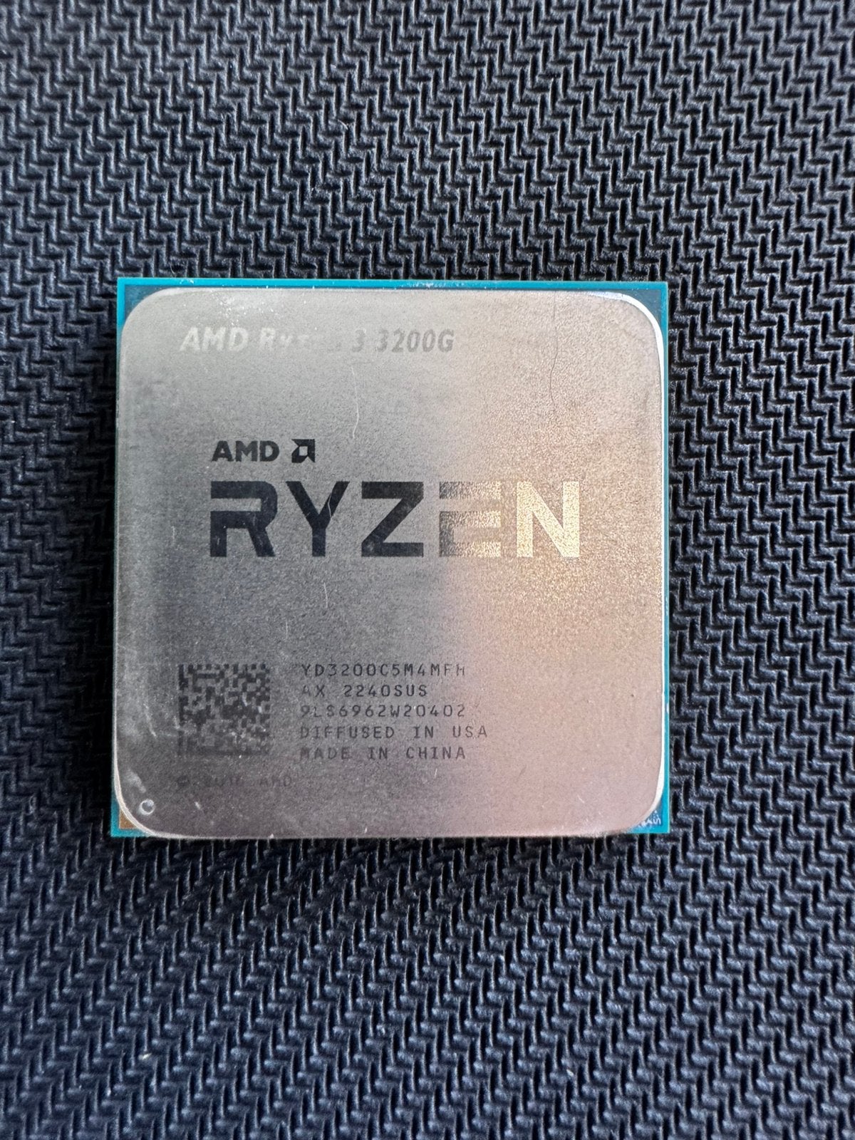 AMD Ryzen 3 3200G | Gebroken pinnetjes, Computers en Software, Ophalen, Zo goed als nieuw, 6-core, 3 tot 4 Ghz