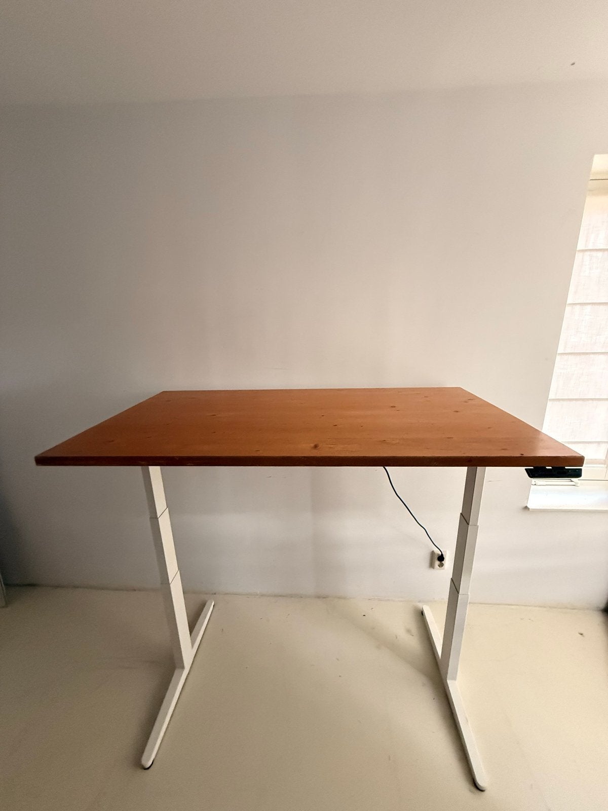 Verstelbaar Thuiswerk Bureau 140x80 cm - Wit Onderstel, Ophalen, Gebruikt, 100 tot 150 cm, Tot twee personen