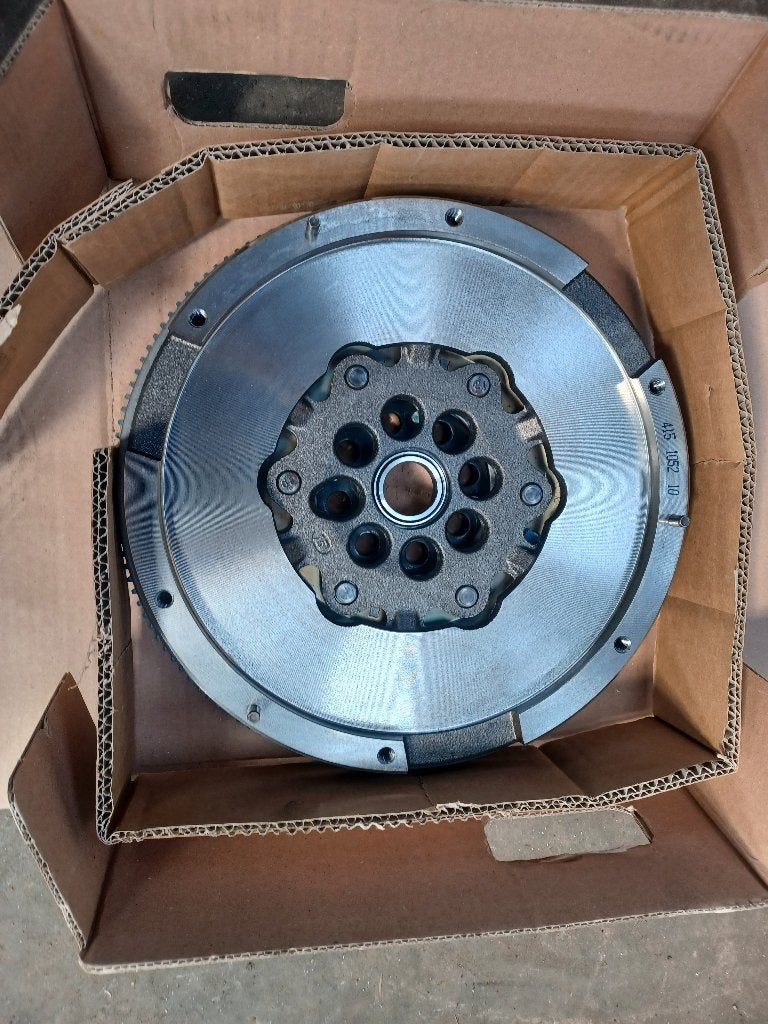 splinter nieuw massavliegwiel bmw 118i, Auto-onderdelen, Ophalen of Verzenden, Nieuw, BMW