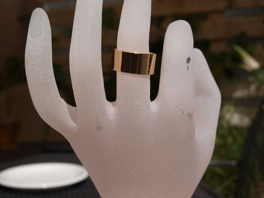 Goudkleurige  brede ring 18 mm, 9 mm breed, Nieuw, Ophalen of Verzenden, Dame of Heer, Goud