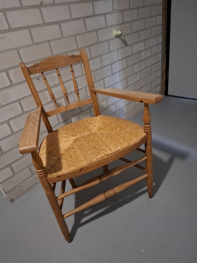 Antieke stoel met biezen zitting, Ophalen