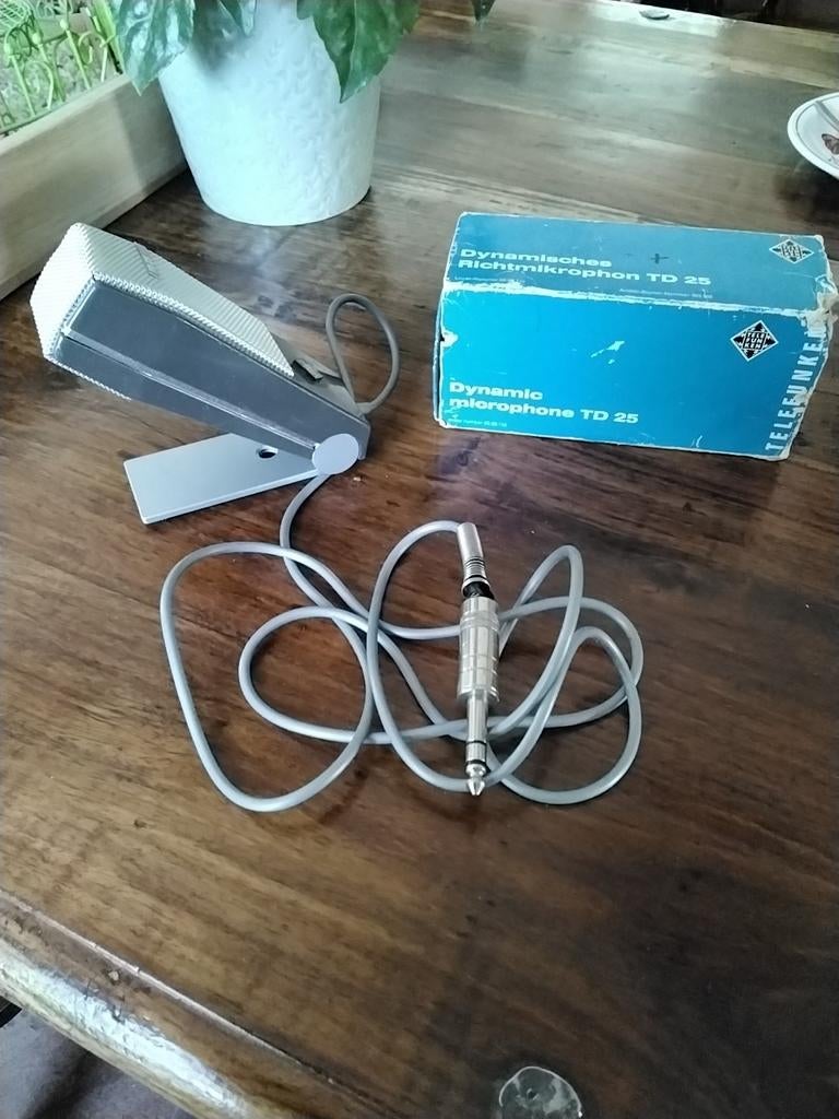 Vintage Telefunken Dynamic Microphone TD 25 met doos, Ophalen of Verzenden, Gebruikt, Studiomicrofoon