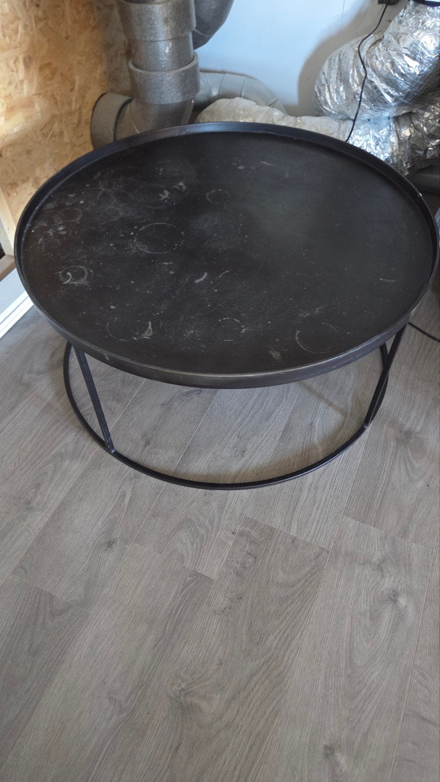 Zwarte ronde salontafel - industrieel design, Huis en Inrichting, Ophalen, Gebruikt, 50 tot 100 cm, Rond