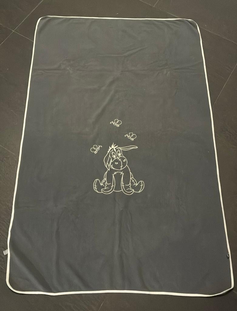 Disney deken ledikant Eeyore 150x95 grijs, Ophalen of Verzenden, Gebruikt, 100 cm of meer, Deken